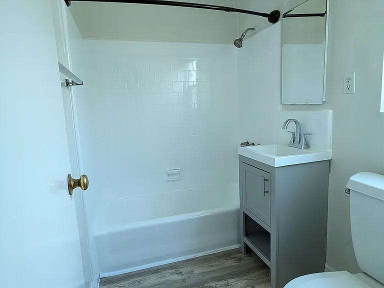 1320 N Hollywood Way #B — Photo 10