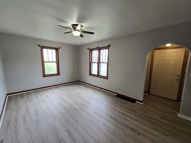 1812 Logan Ave — Photo 9