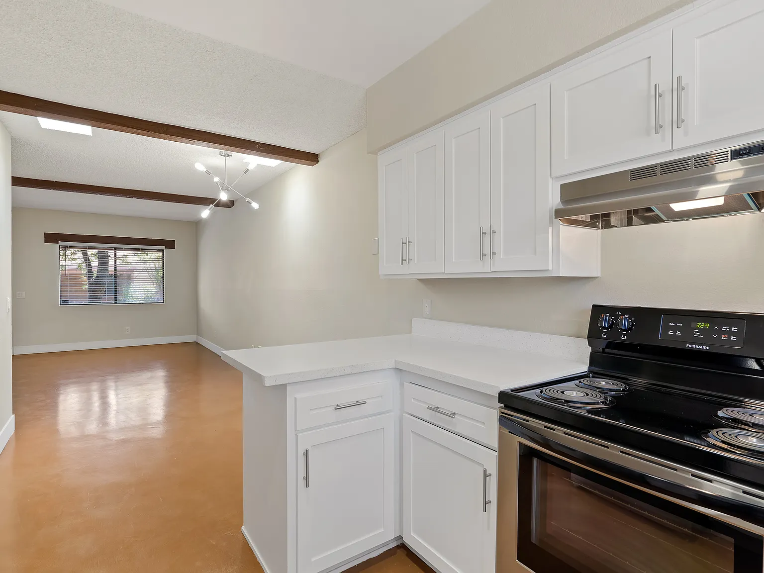 2 bed, 2.5 bath, 901 sqft, $1,507 — Photo 2