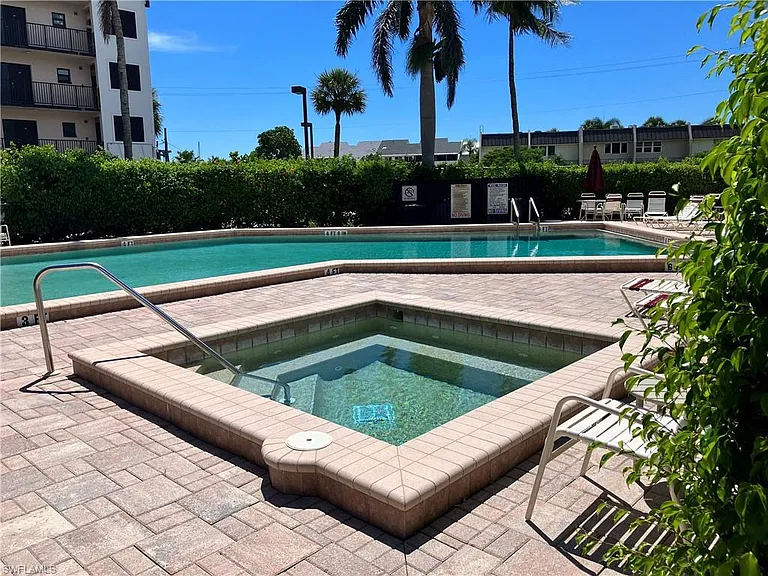 807 River Point Dr #102D — Photo 32