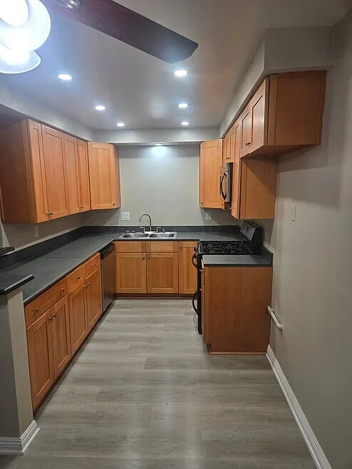 2 bed, 850 sqft, $2,550 — Photo 2
