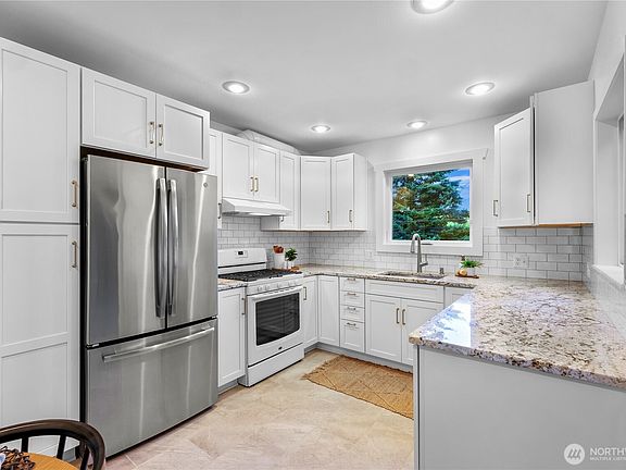 3rd image of 137 33rd Street