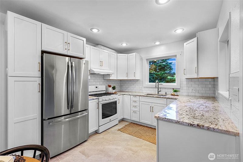 3rd image of 137 33rd Street