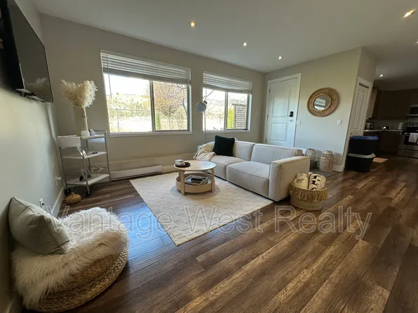 1608B Pritchard Dr, West Kelowna, BC V4T 1X4