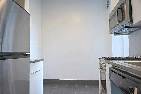 Rented by Metropolitan Equities | media 13