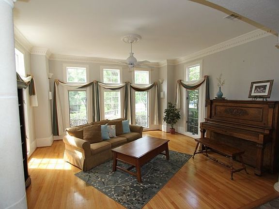 3rd image of 4009 Brooks Ct
