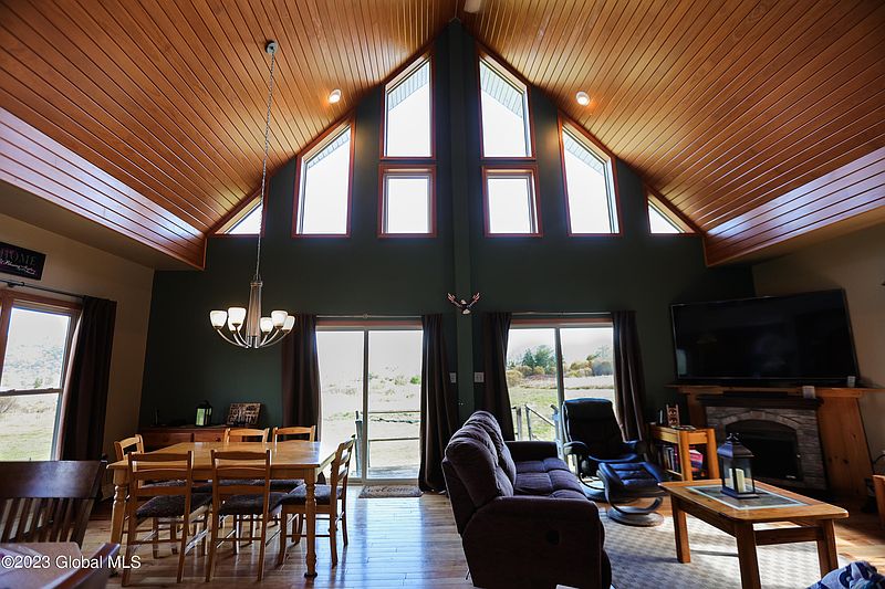 3rd image of 178 Pine Tree Lane