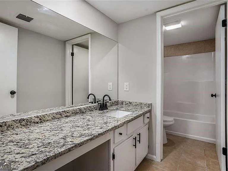 122 Maison Pl NW — Photo 2