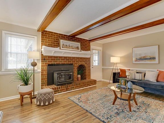 3rd image of 928 Weeping Willow Drive