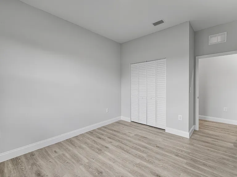 727 Cane St E — Photo 22