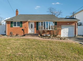 4 Oakley Drive, Huntington Station, NY 11746