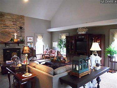 4th image of 21 Greystone #C