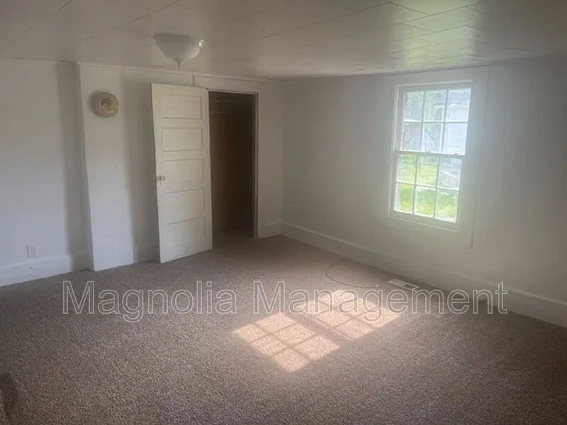 4 bed, 1.0 bath, $1,225 — Photo 4