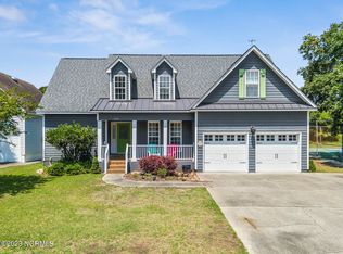 509 Settlers Ln, Kure Beach, NC 28449