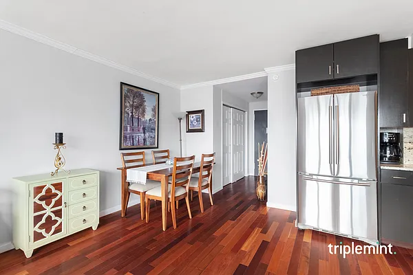 Sold by Triplemint | media 9