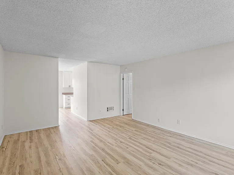 Tuscany Apartments — Photo 28