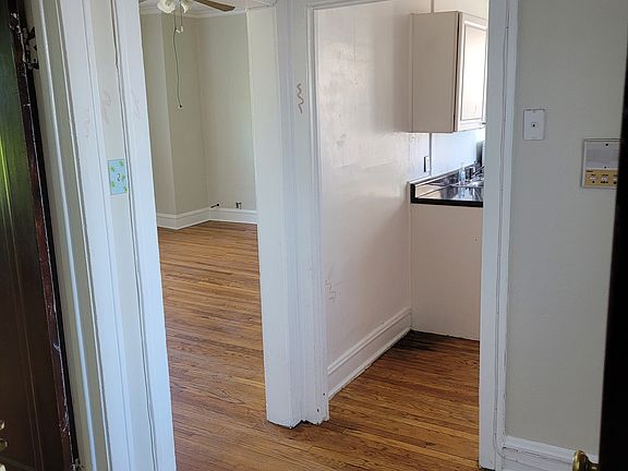 2nd image of 2849 W Berteau Ave #3