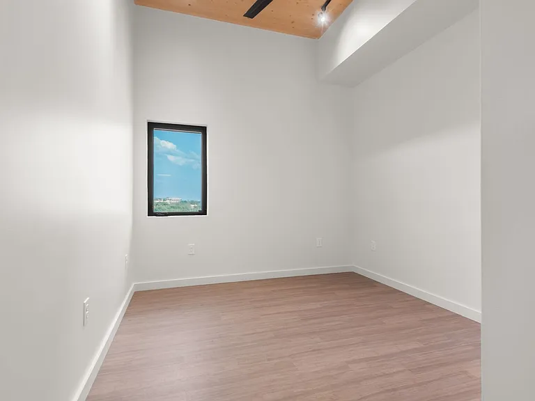Nova Austin — Photo 48