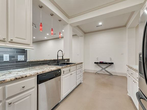 4th image of 5113 Vandelia St