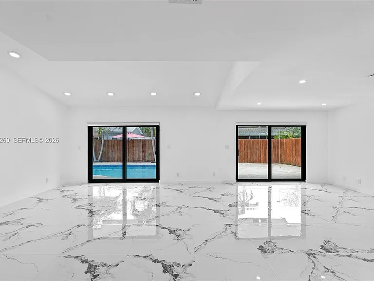 732 SW 95th Ter — Photo 13