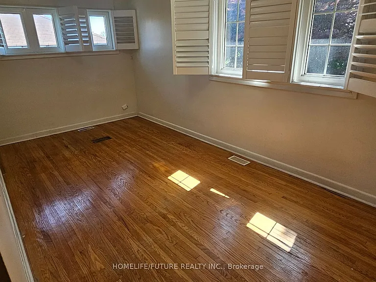 61 Hollyhedge Dr — Photo 11