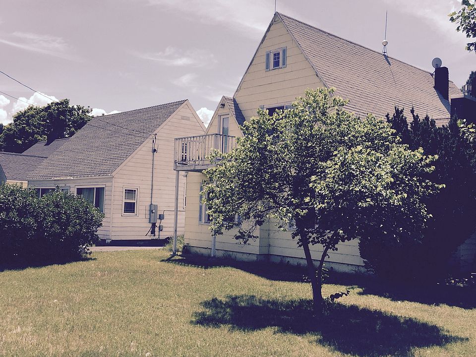 Corner lot with balcony 