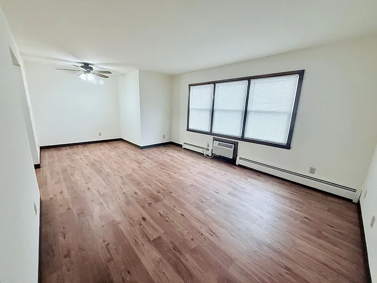 86 N Park Ave — Photo 7