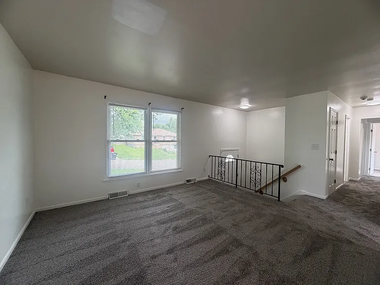 1208 S Mayview Ave — Photo 3