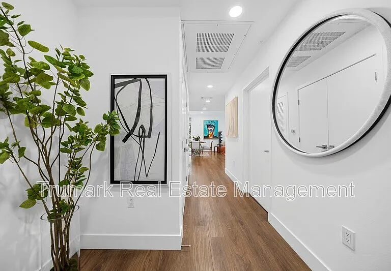 218 N El Molino Ave #204 — Photo 8