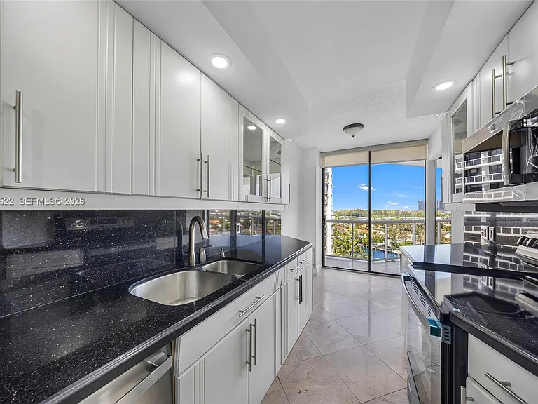 3610 Yacht Club Dr #1016 — Photo 22