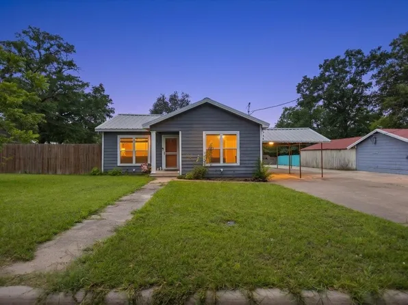 505 N Daniels St, Carthage, TX 75633