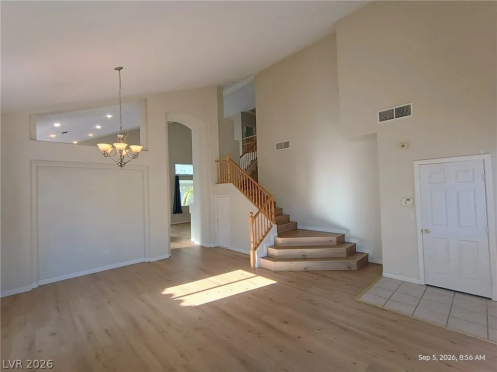 3 bed, 3.0 bath, 2071 sqft, $2,196 — Photo 2