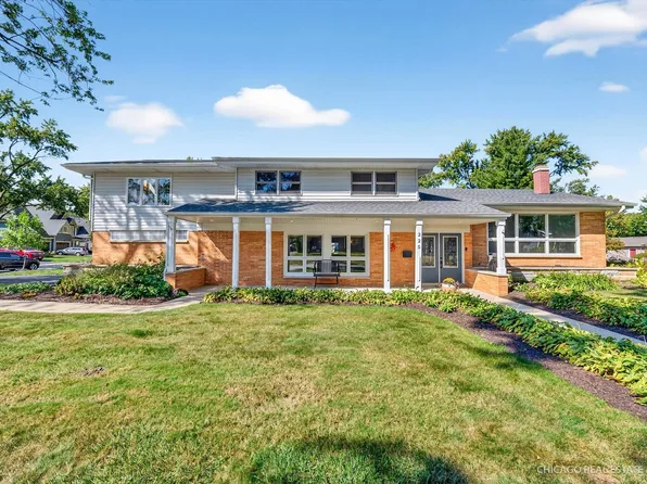 225 Elmwood Dr, Naperville, IL 60540