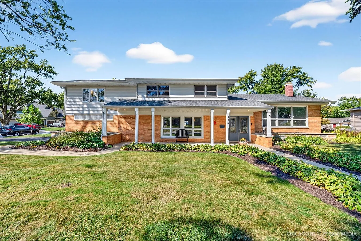 225 Elmwood Dr photo 1