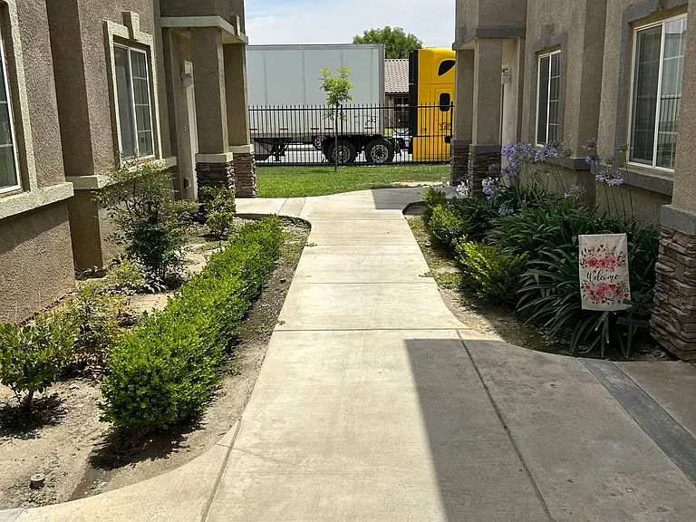 601 E Hosking Ave #2B — Photo 11