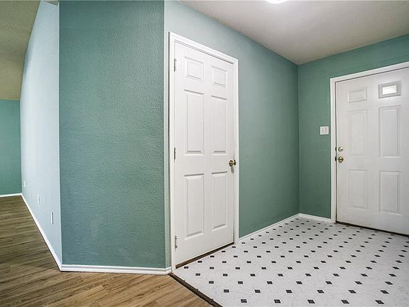 2nd image of 2912 Bluffs Ct