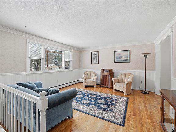 3rd image of 65 Old Farm Rd
