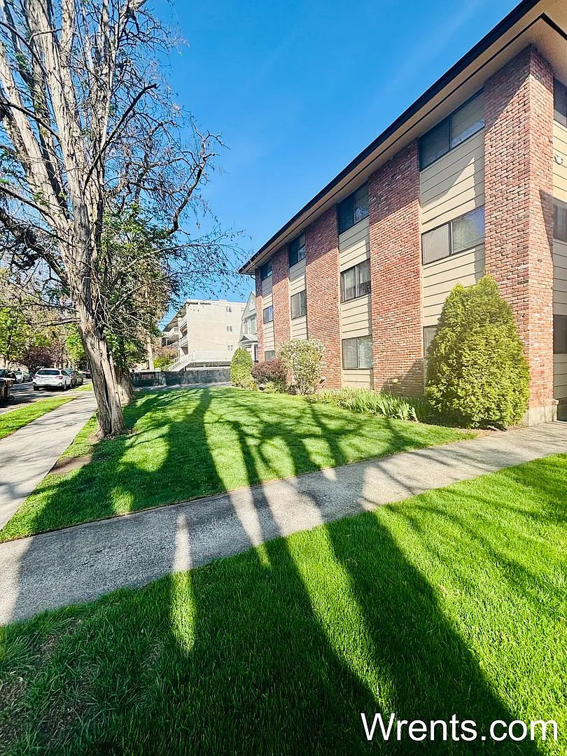 Charming 2-Bed/1bath Apt in Historic Browne's Addition with Off Street Parking — Photo 3