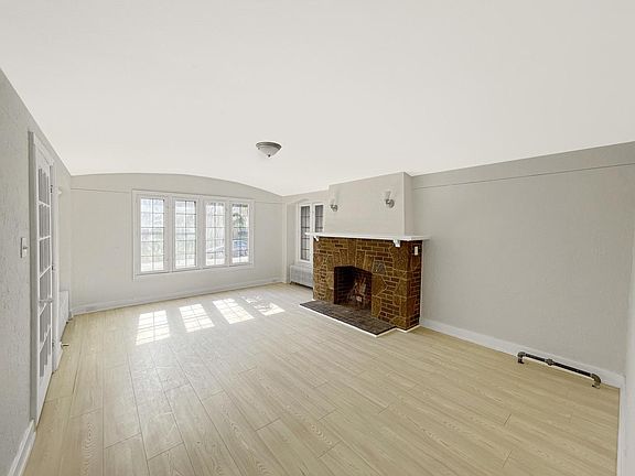 2nd image of 1501 W Capitol DRIVE