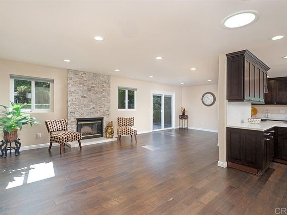 4th image of 3761 Cameo Dr
