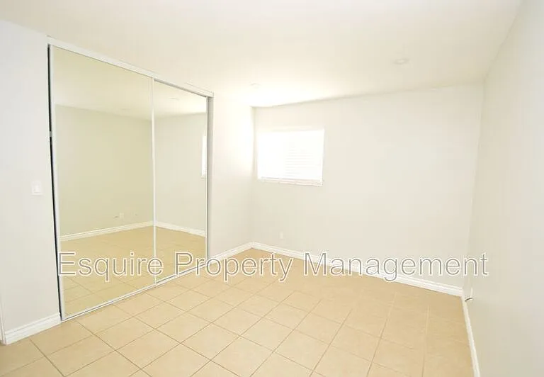 421 W 1st St #B — Photo 10