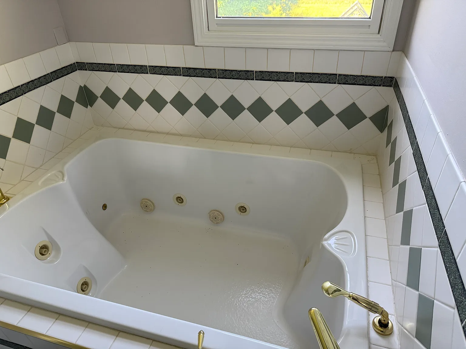 4 bed, 2.5 bath, 1968 sqft, $2,794 — Photo 4