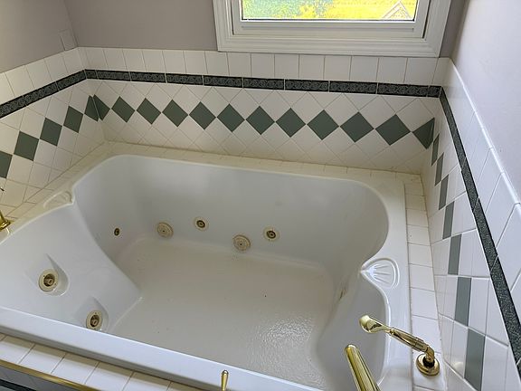4th image of 33771 Canterbury Rd