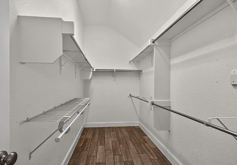 9010 Gate Run — Photo 1