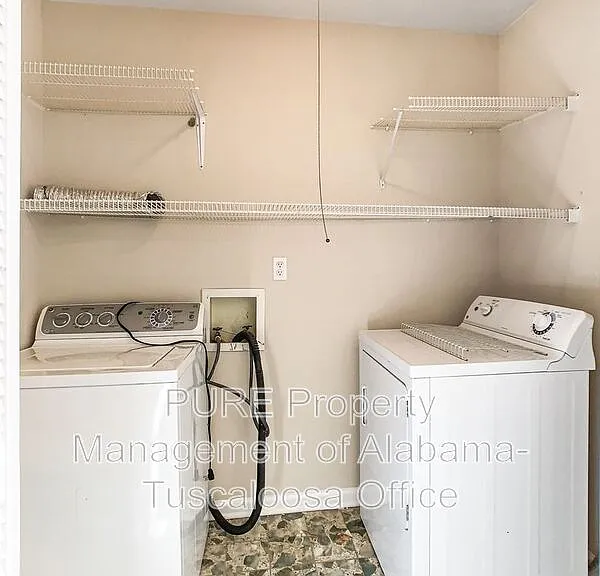 322 20th St E — Photo 6