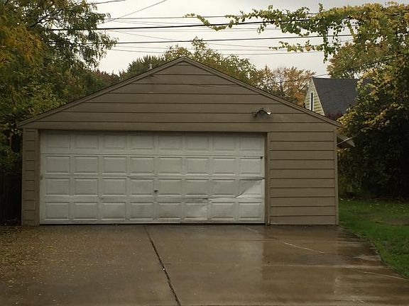 3rd image of 21720 Lange St
