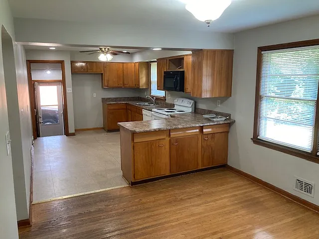 3315 Heather Ln — Photo 10