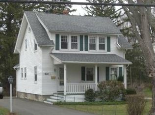 28 Stonehouse Rd, Trumbull, CT 06611