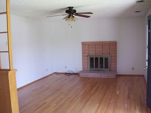 3rd image of 427 E 2nd St