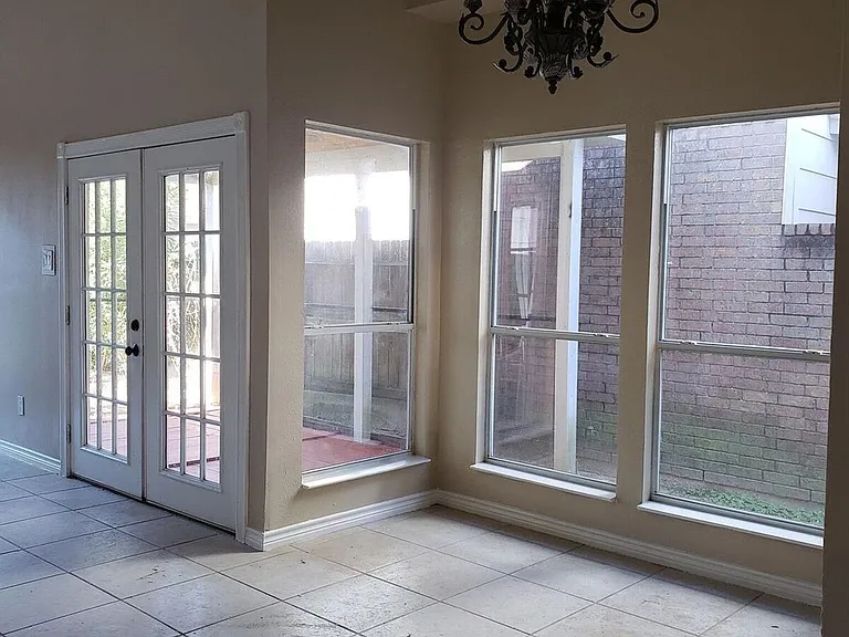 6649 Queensclub Dr — Photo 8